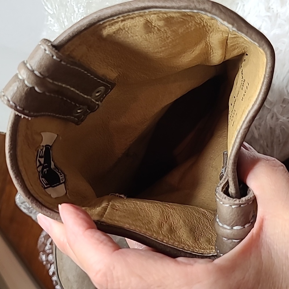 Frye Carmen Harness Boots - Picture 10 of 13
